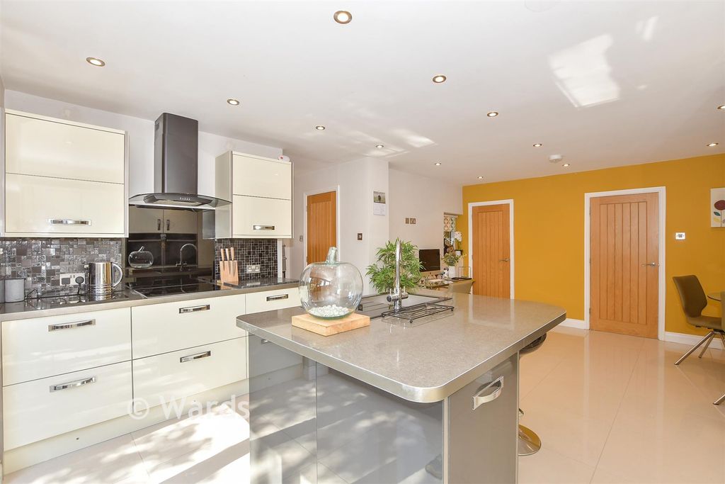 Property photo 3 of 13 Kitchen