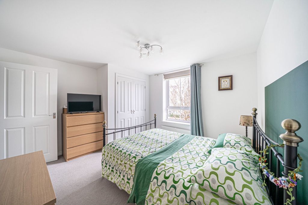 2 bed flat for salePicket Twenty Way, Andover SP11 photo 4