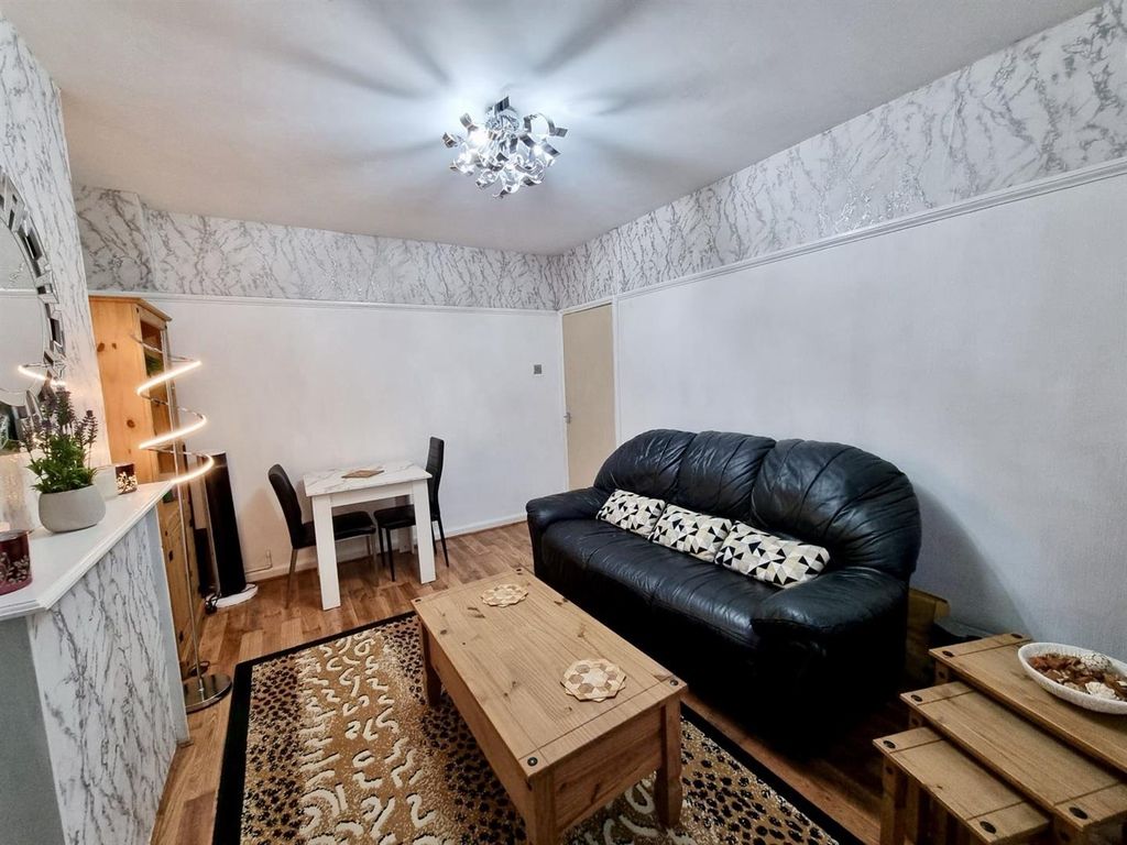 Property photo 3 of 18 405c9034-5696-4333-9c14-d17Fd9884Ed5.Jpg