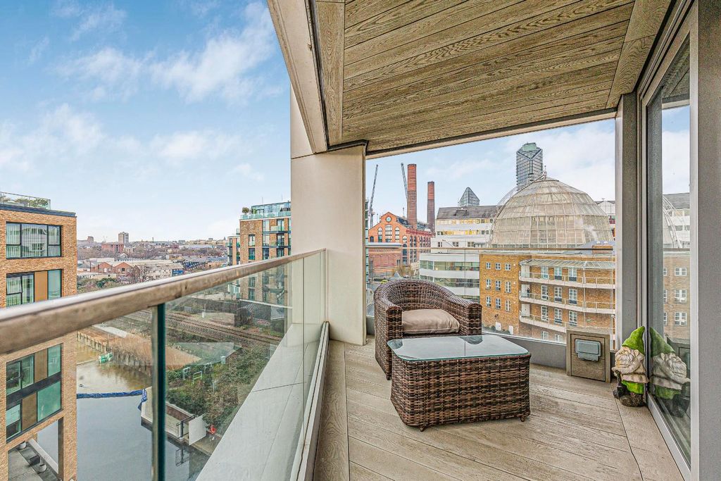 Property photo 3 of 19 Balcony