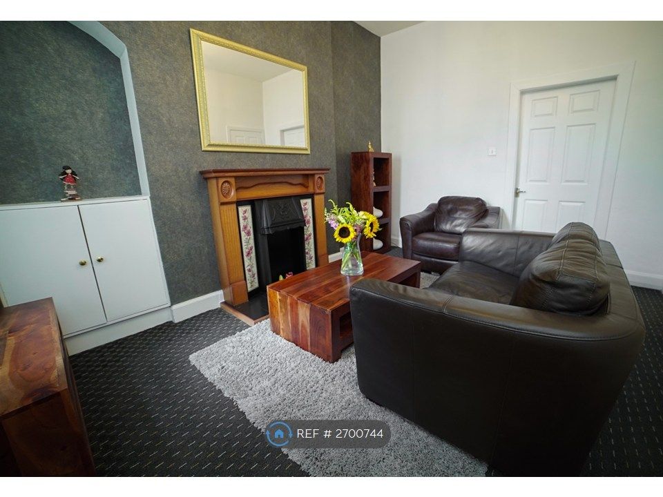 Property photo 3 of 7 Living Room