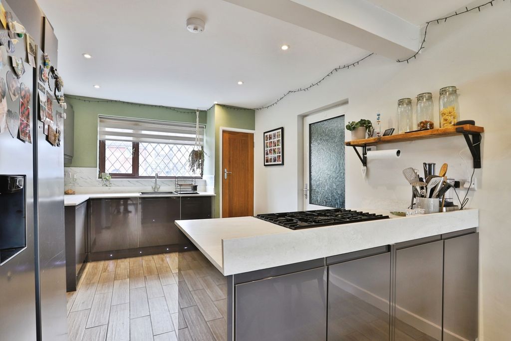 Property photo 3 of 26 Pbox-Img.Jpg
