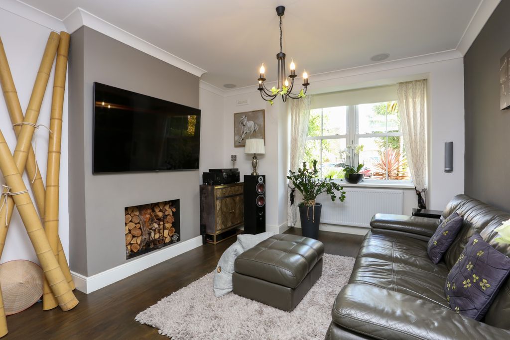 Property photo 1 of 21 2 Russell Road-5.Jpg