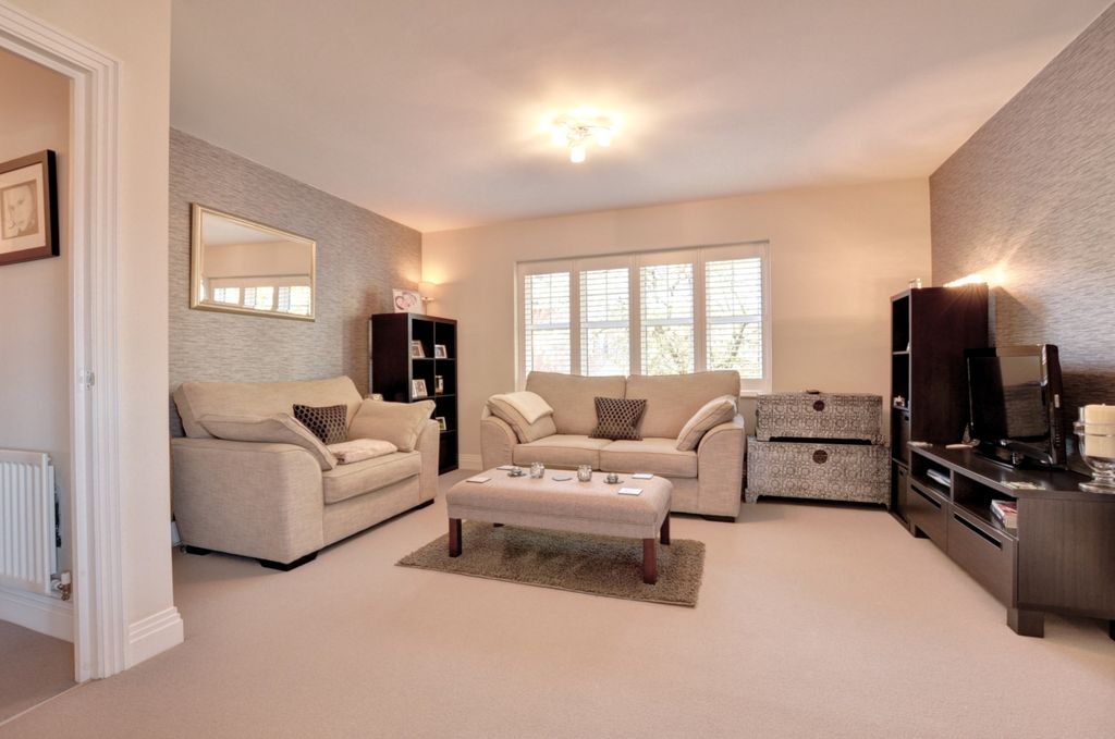 Property photo 3 of 12 30002057-Hr-2