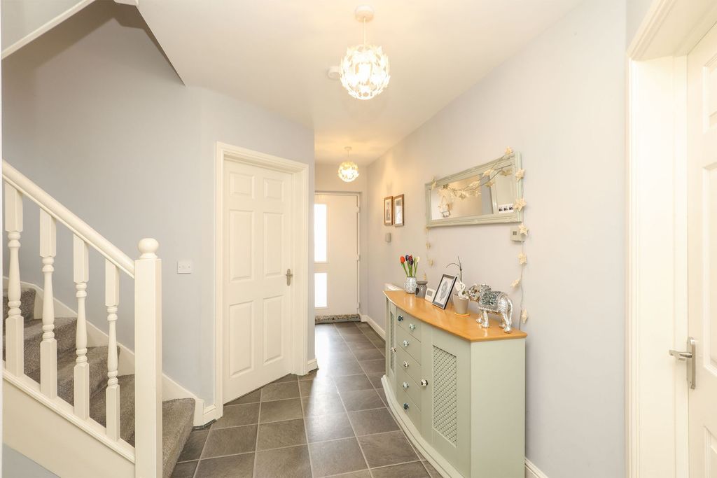 Property photo 2 of 26