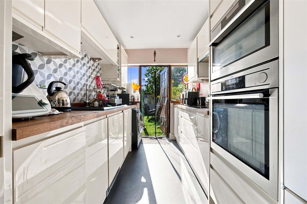 Property photo 3 of 15 Kitchen