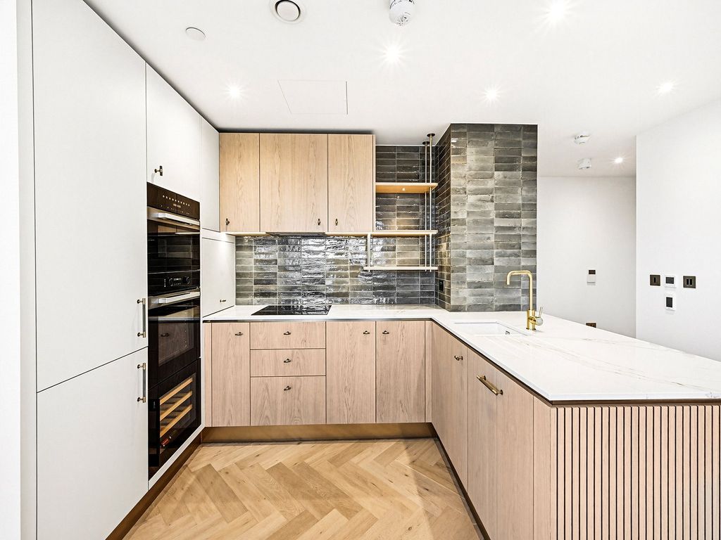 Property photo 2 of 25 Lansdowne House