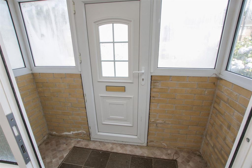 Property photo 2 of 18 Entrance Porch