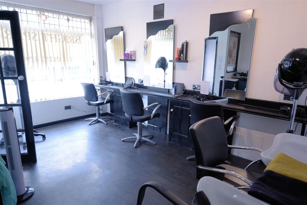 Property photo 2 of 15 Salon 3.Jpg