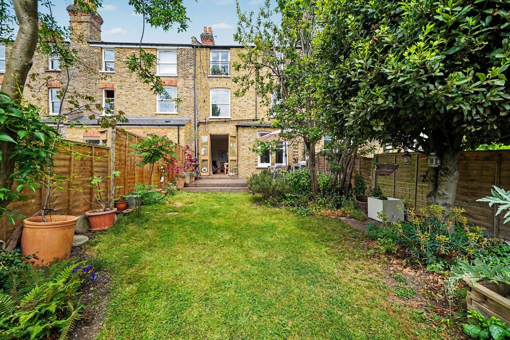 Property photo 2 of 11