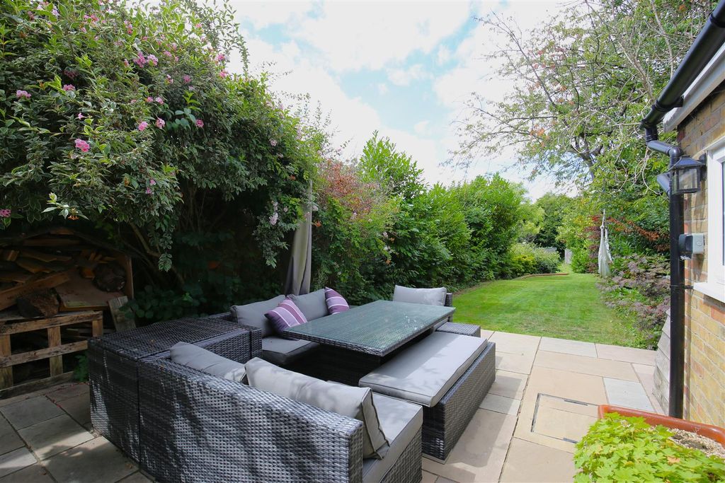 Property photo 1 of 18 Garden