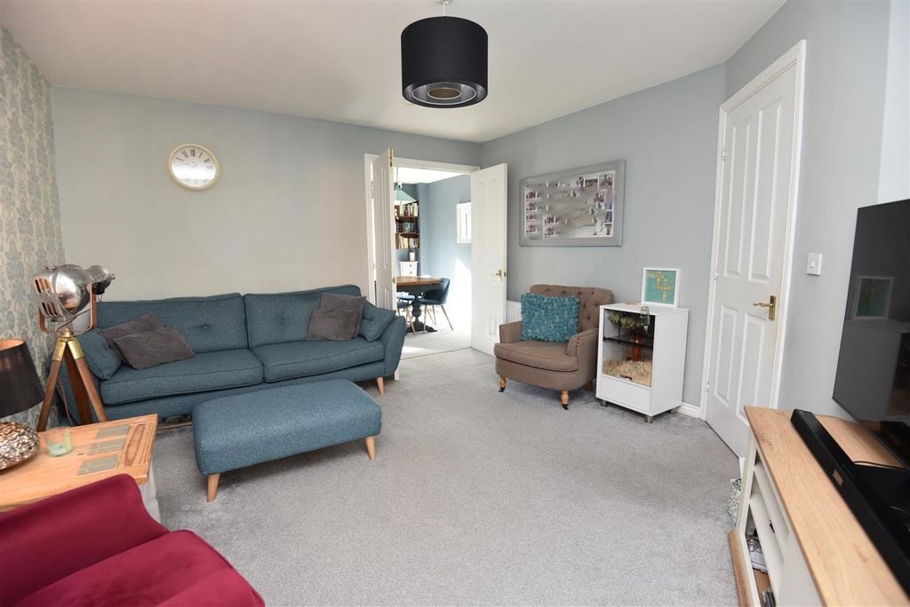 Property photo 2 of 11 Sitting Room