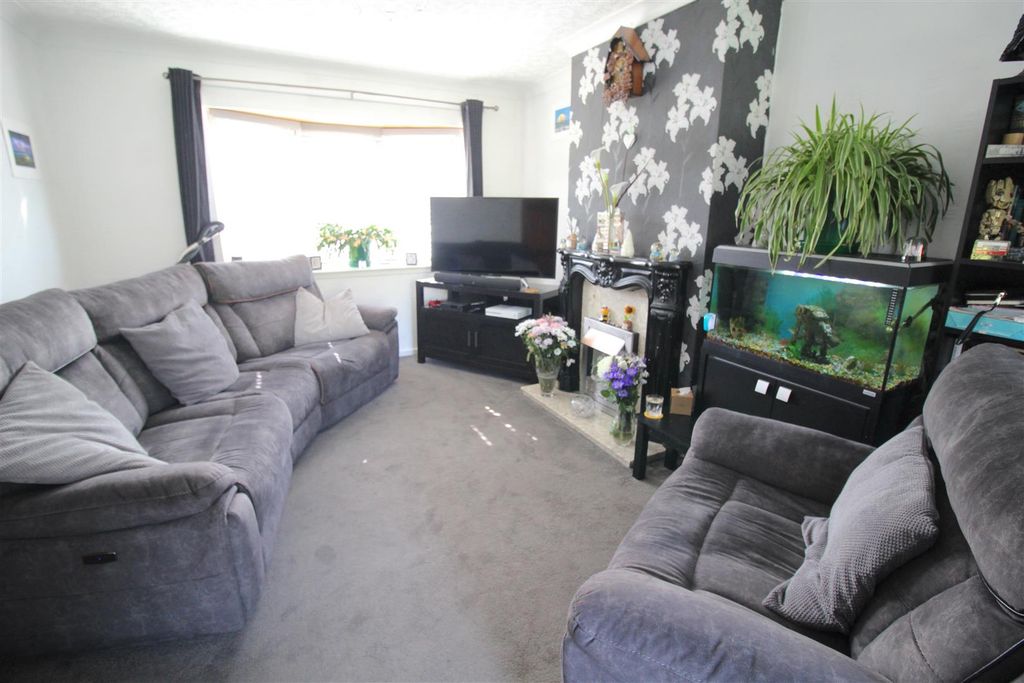 Property photo 2 of 12 Lounge