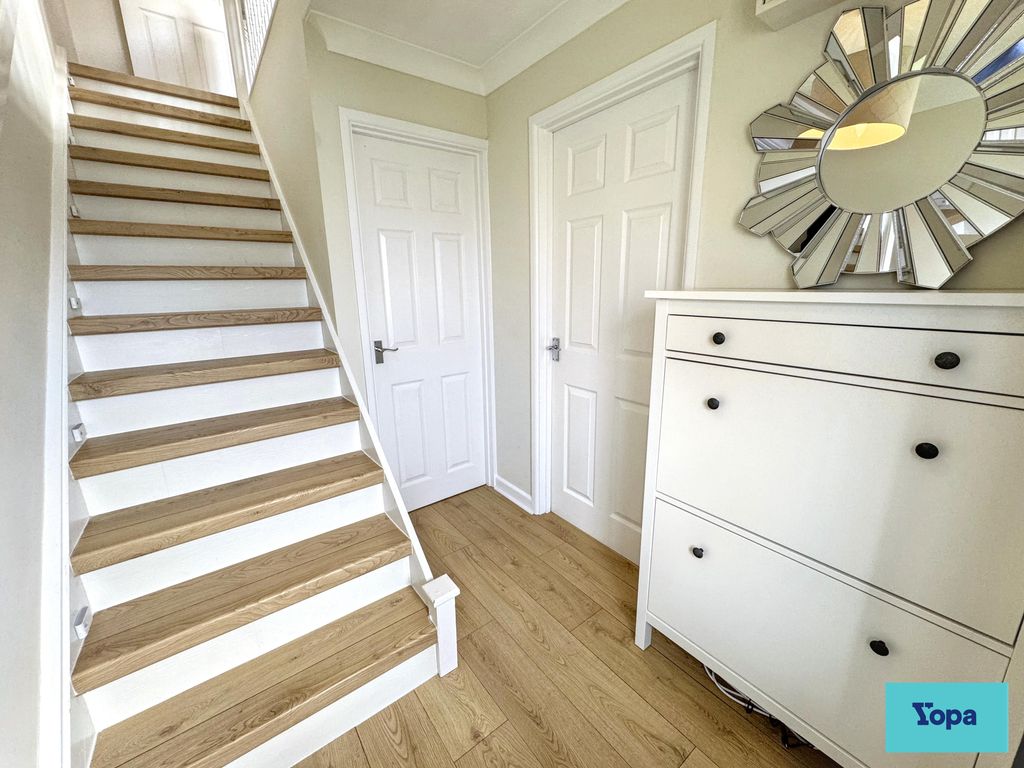 Property photo 2 of 10 Hallway