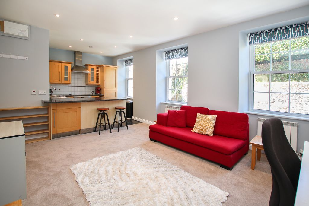 Property photo 1 of 7 Photo 0