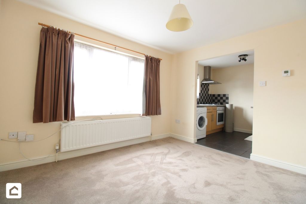 Property photo 3 of 9 3