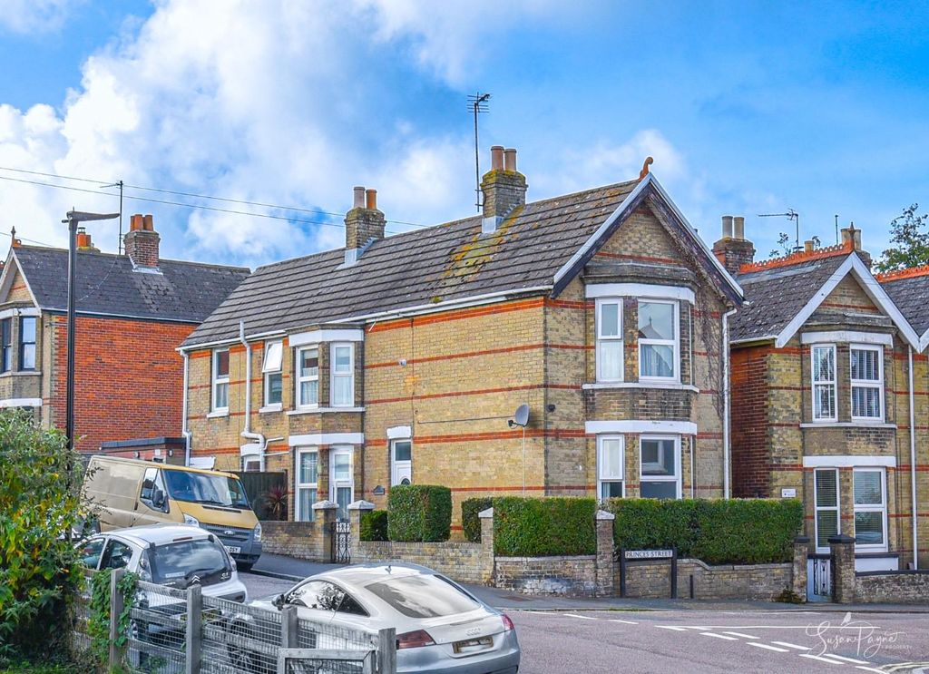 Property photo 1 of 32 Welcome To 25 Moorgreen Road