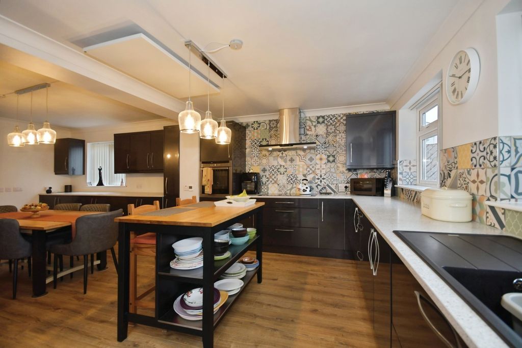 Property photo 2 of 20 Pbox-Img.Jpg