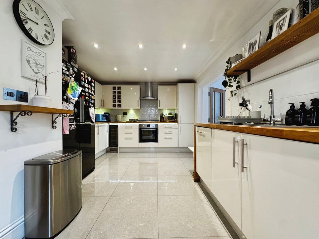 Property photo 3 of 14 Kitchen