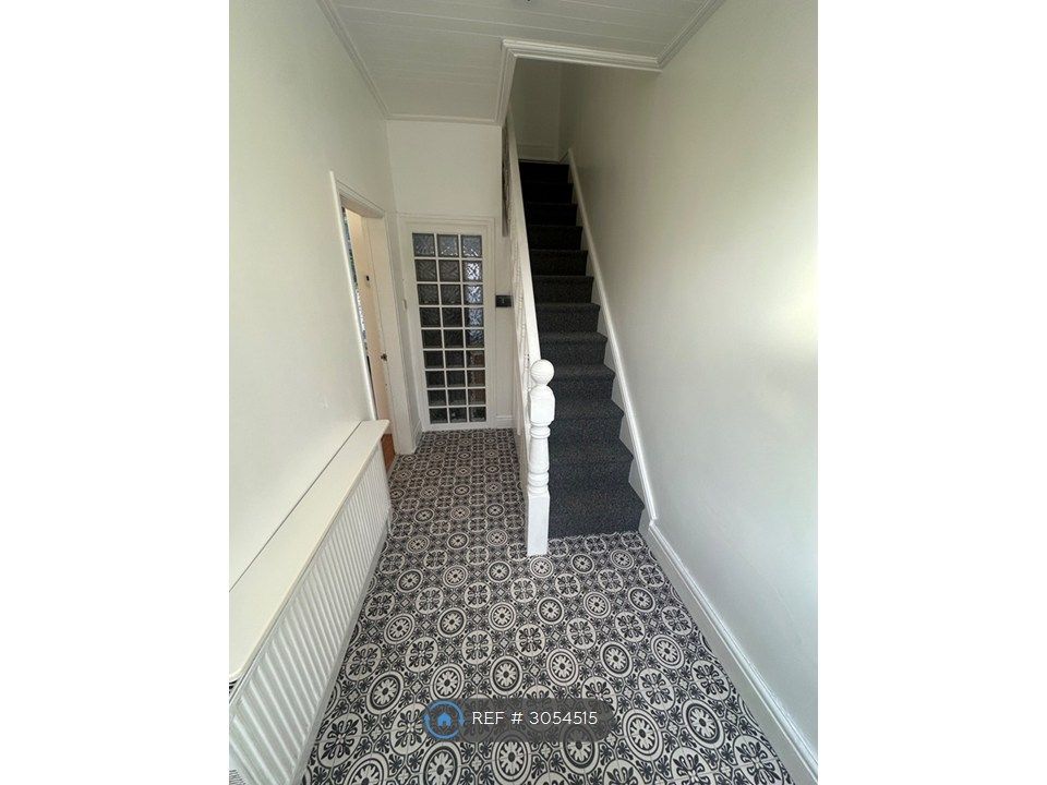 Property photo 2 of 13 Entrance Hall