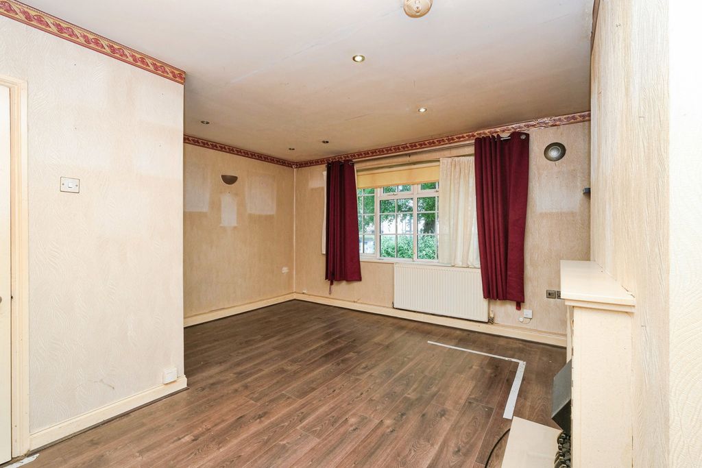 Property photo 3 of 11 Pbox-Img.Jpg