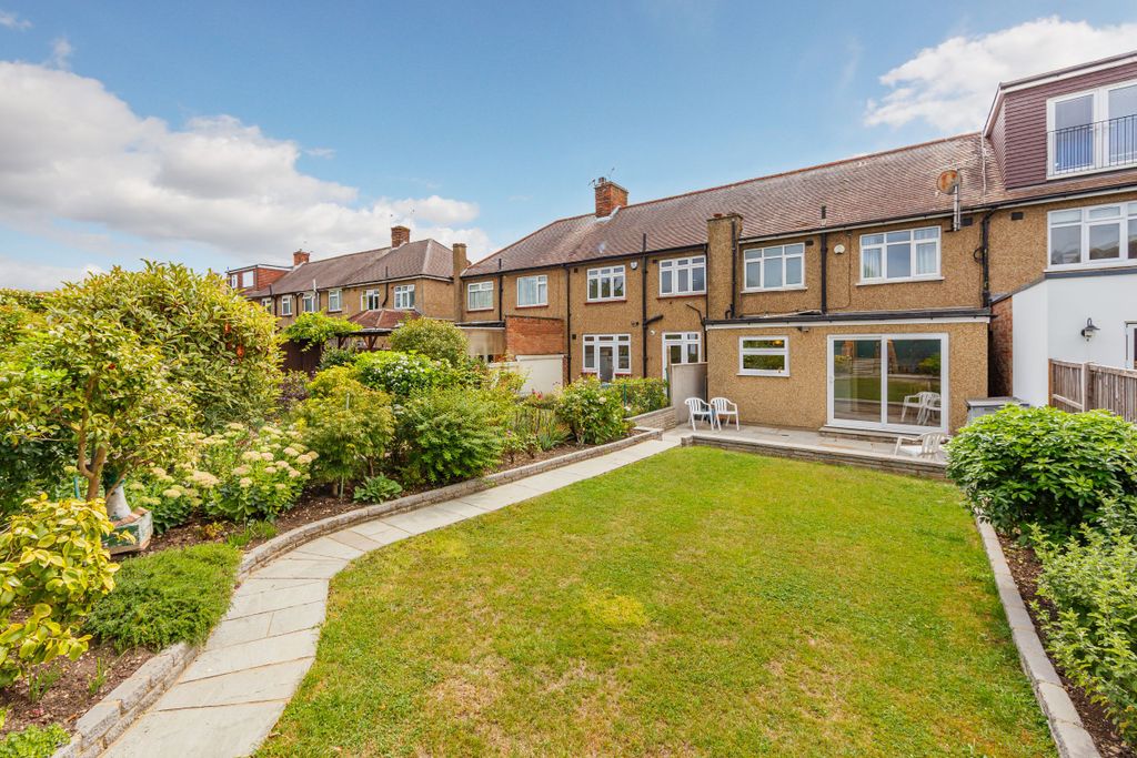 Property photo 2 of 40