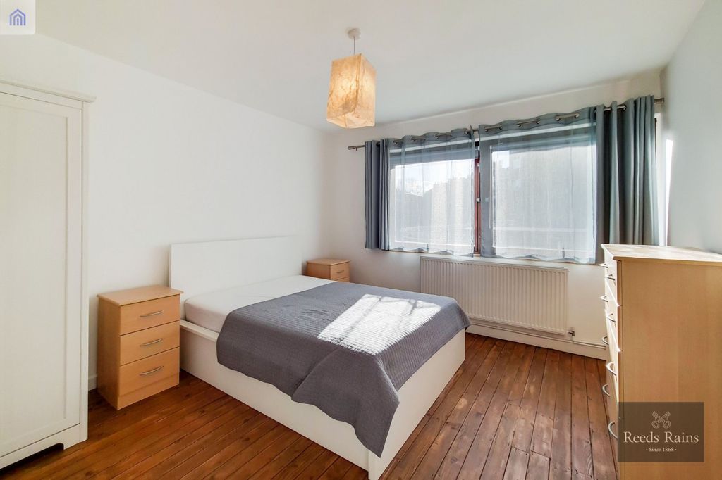 Property photo 3 of 16 Main Bedroom