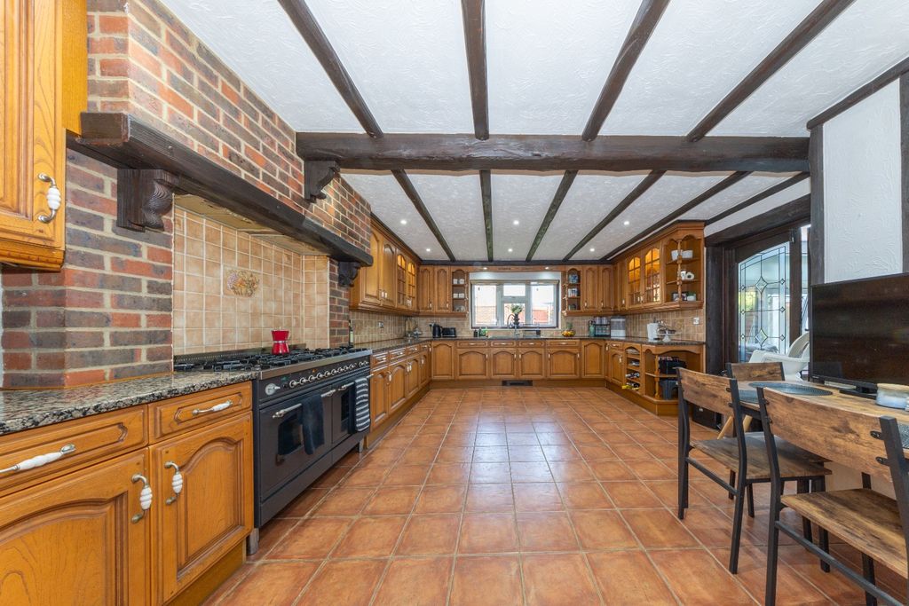 Property photo 3 of 18 4877673