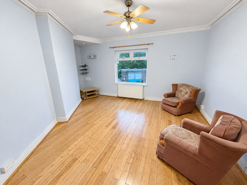 Property photo 3 of 6