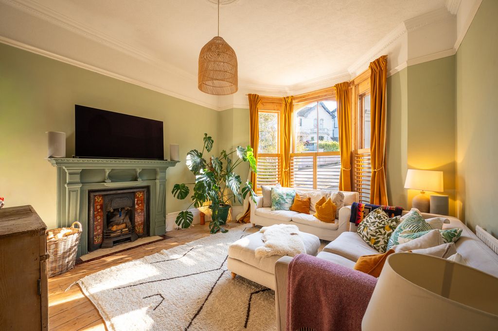 Property photo 2 of 41