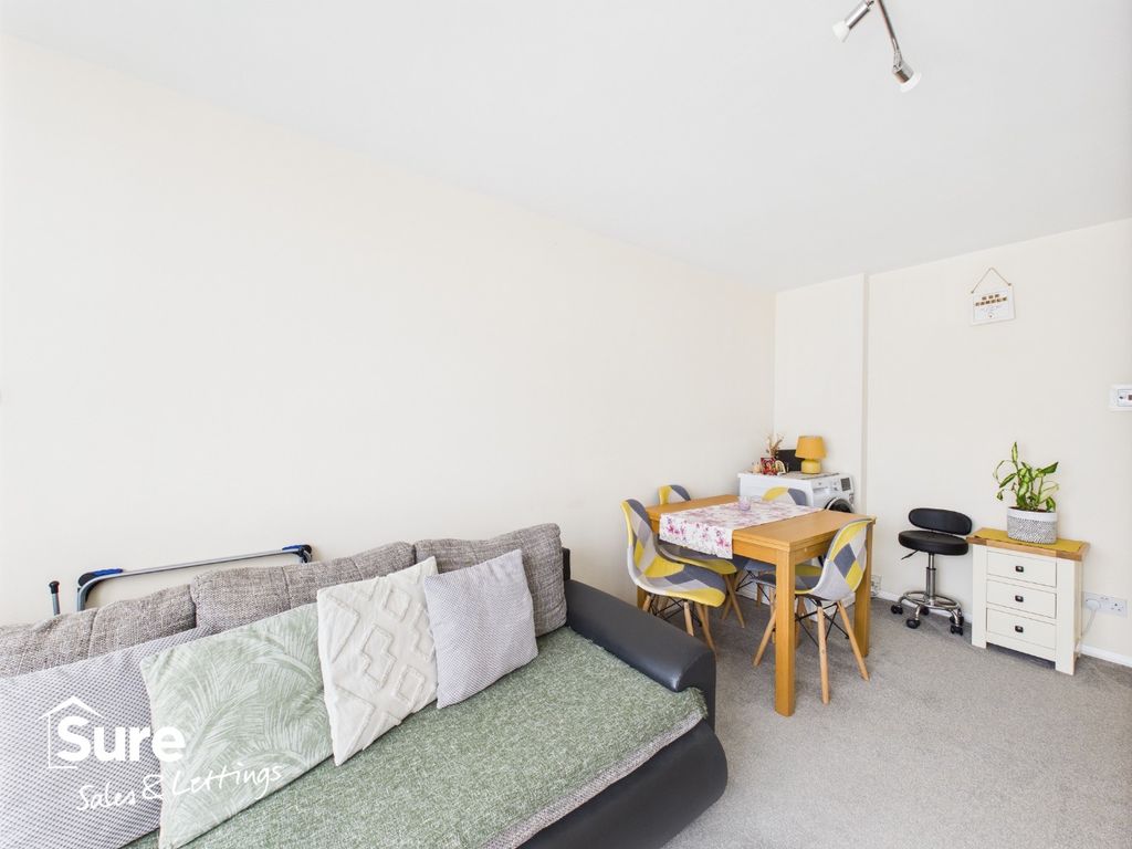 Property photo 2 of 13 4263272