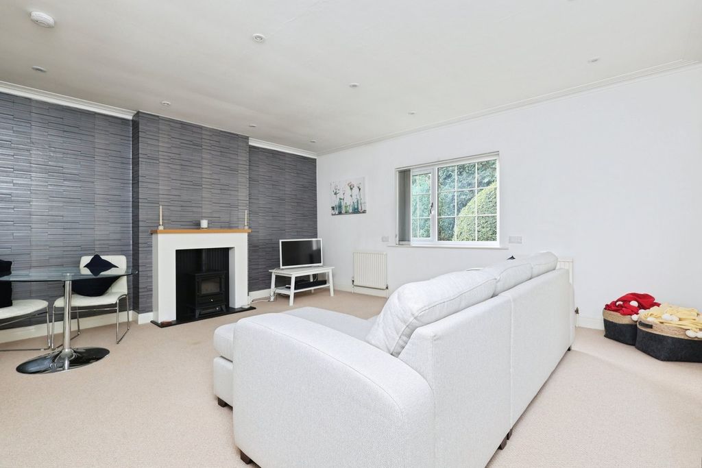 Property photo 2 of 21