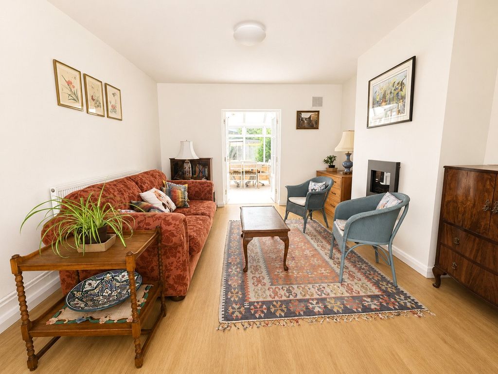 Property photo 3 of 16 Lounge