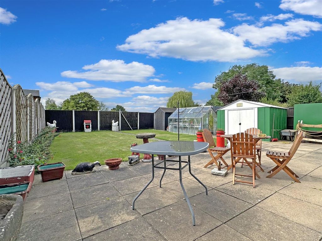 Property photo 3 of 20 Generous Rear Garden 607