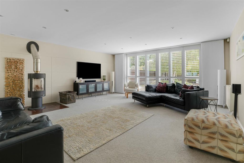 Property photo 2 of 43