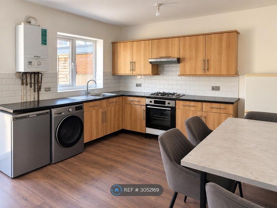 Property photo 2 of 10 Kitchen/Living Area