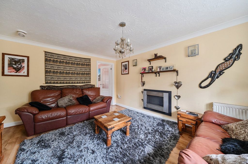 Property photo 3 of 17 Sitting Room