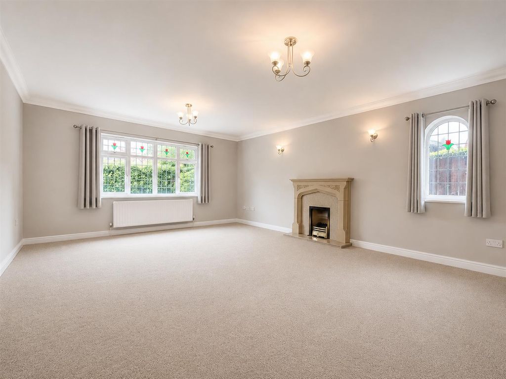 Property photo 3 of 22 Sitting Room