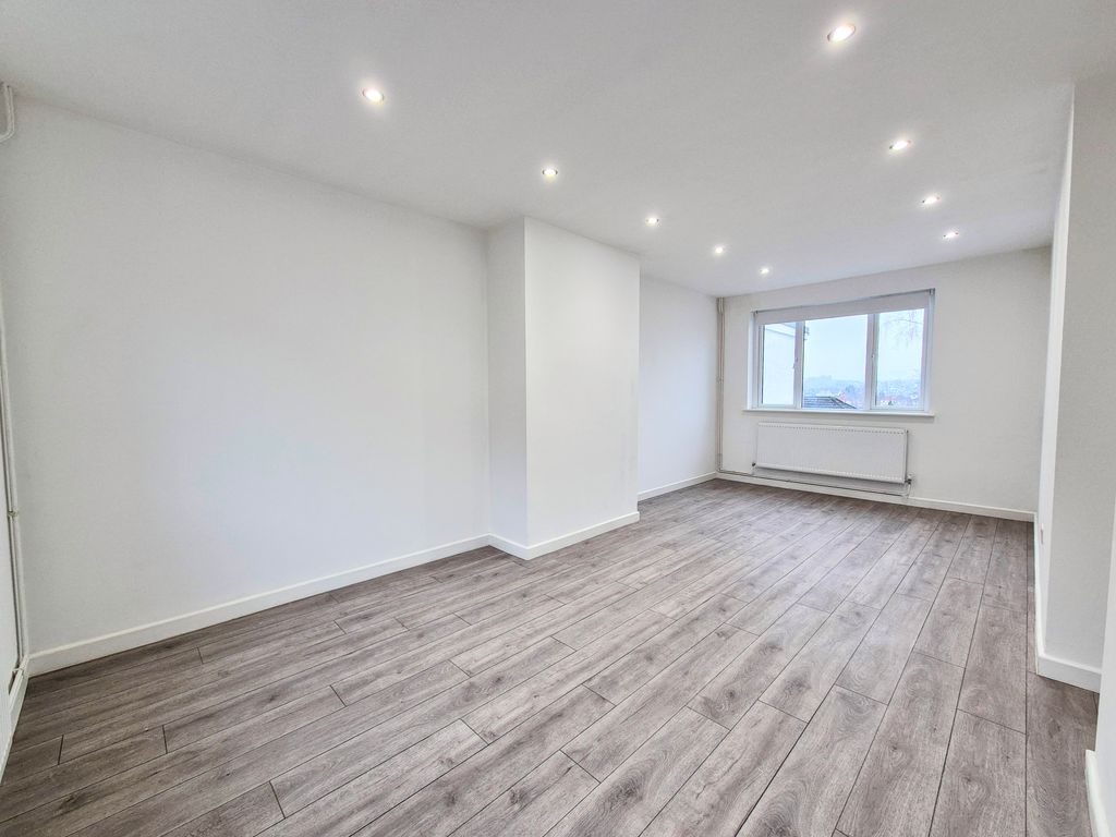 Property photo 2 of 8 Image