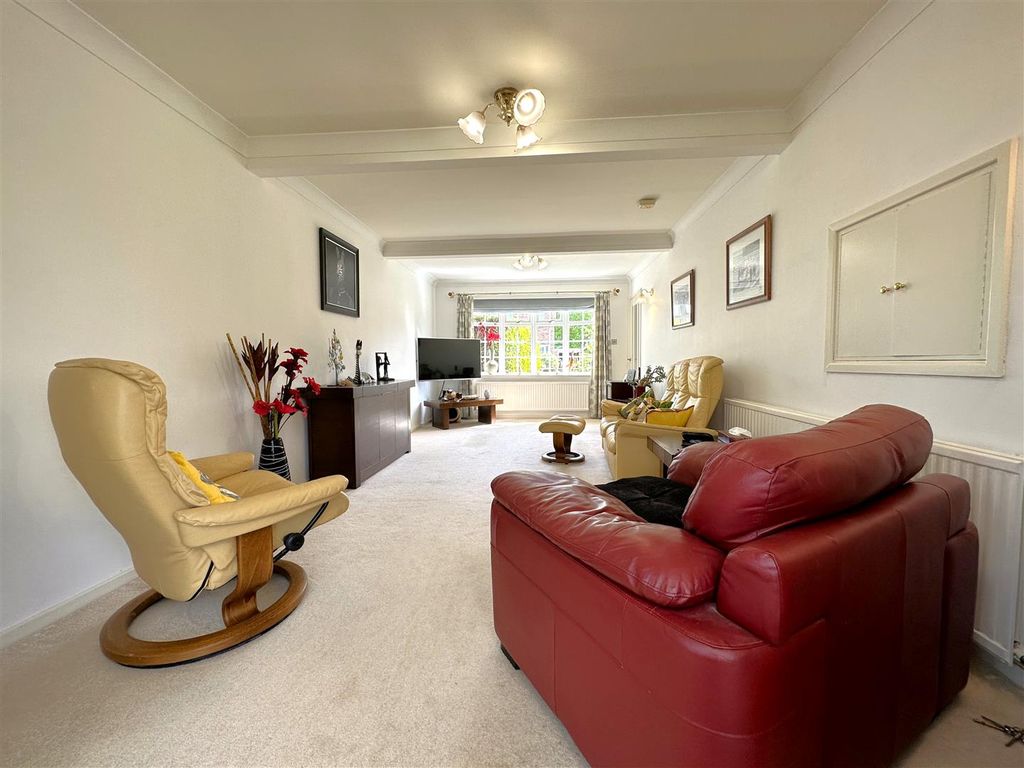 Property photo 2 of 22 Generous Living Room 498