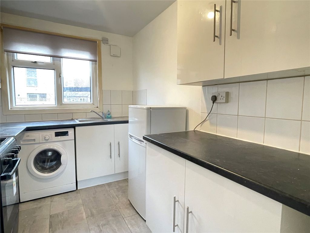 Property photo 2 of 8 Picture No. 15