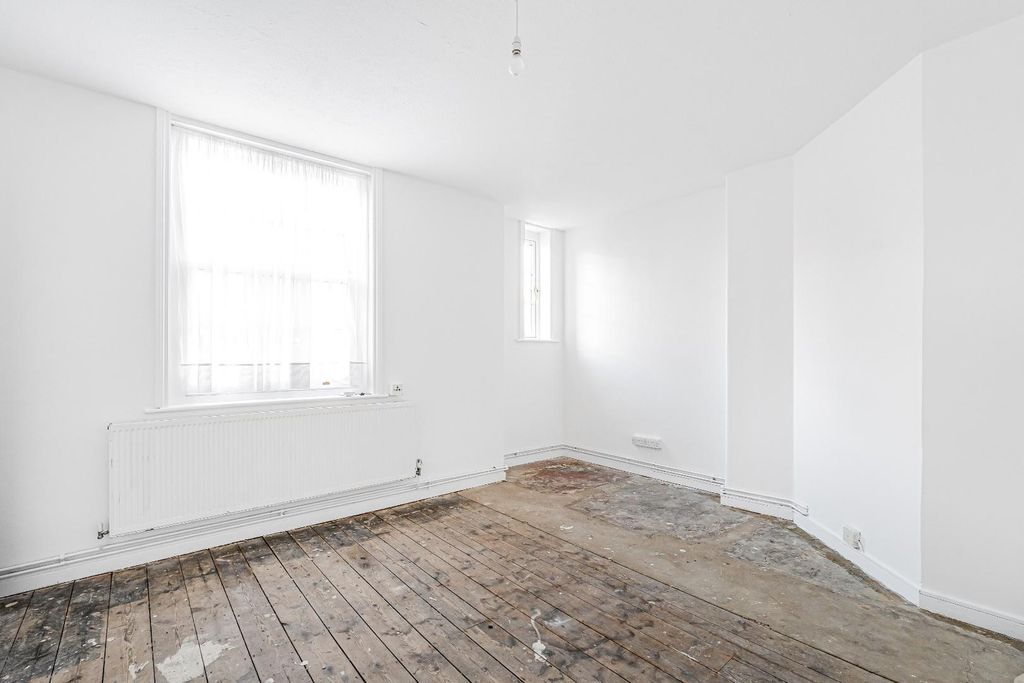 Property photo 3 of 14 10_74592.Jpg