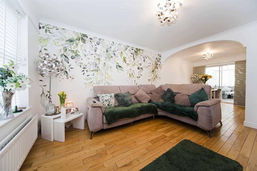 Property photo 2 of 21