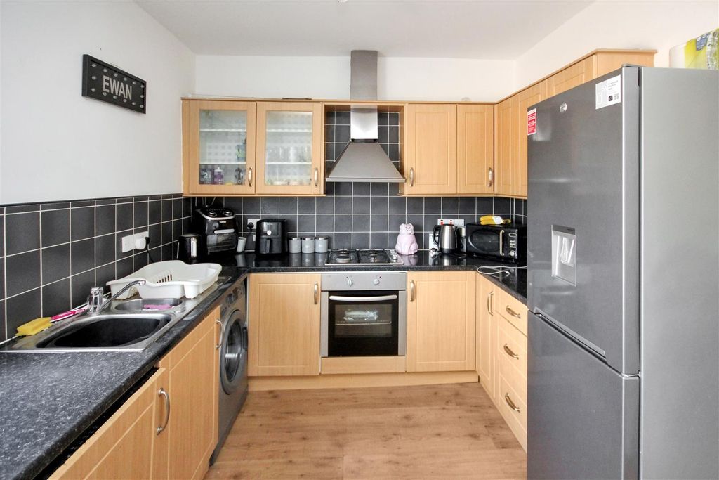Property photo 3 of 9 Kitchen.Jpg
