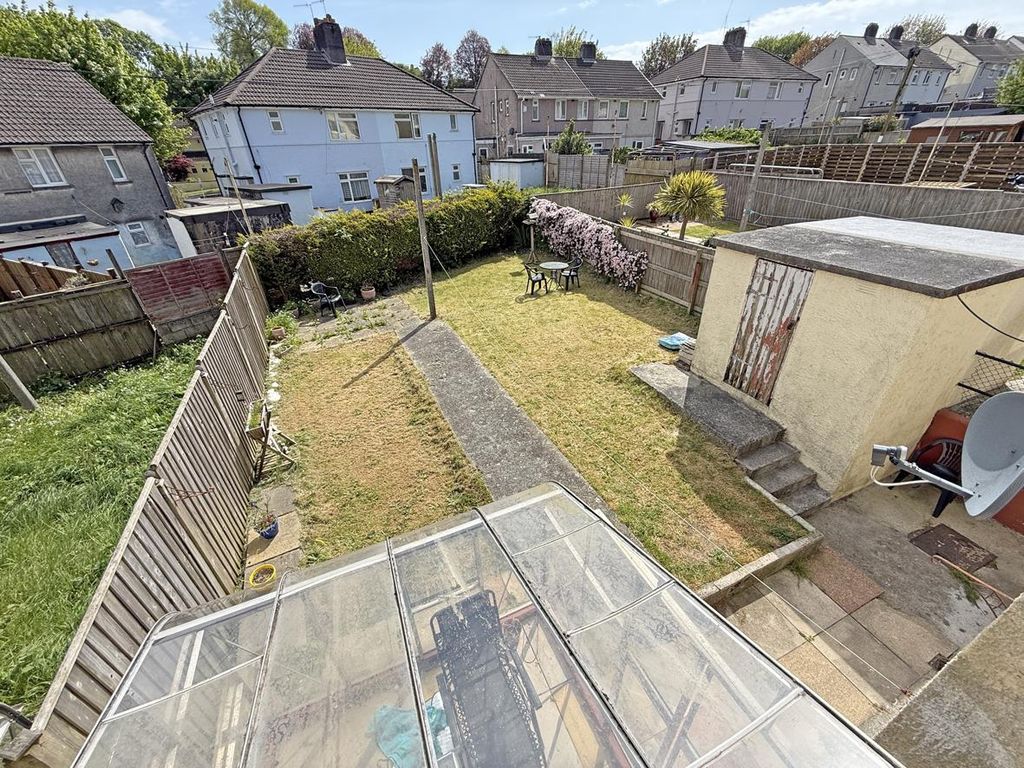 Property photo 2 of 15 Thames Gardens 5 - Garden Front.Jpg