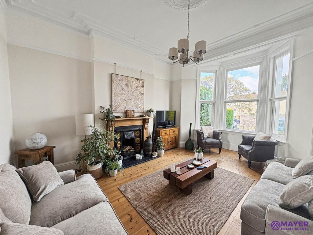 Property photo 2 of 17