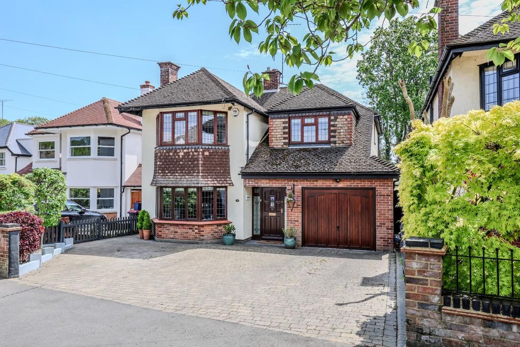 Property photo 1 of 32