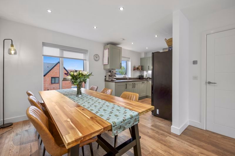 Property photo 3 of 28 Dining-Area.