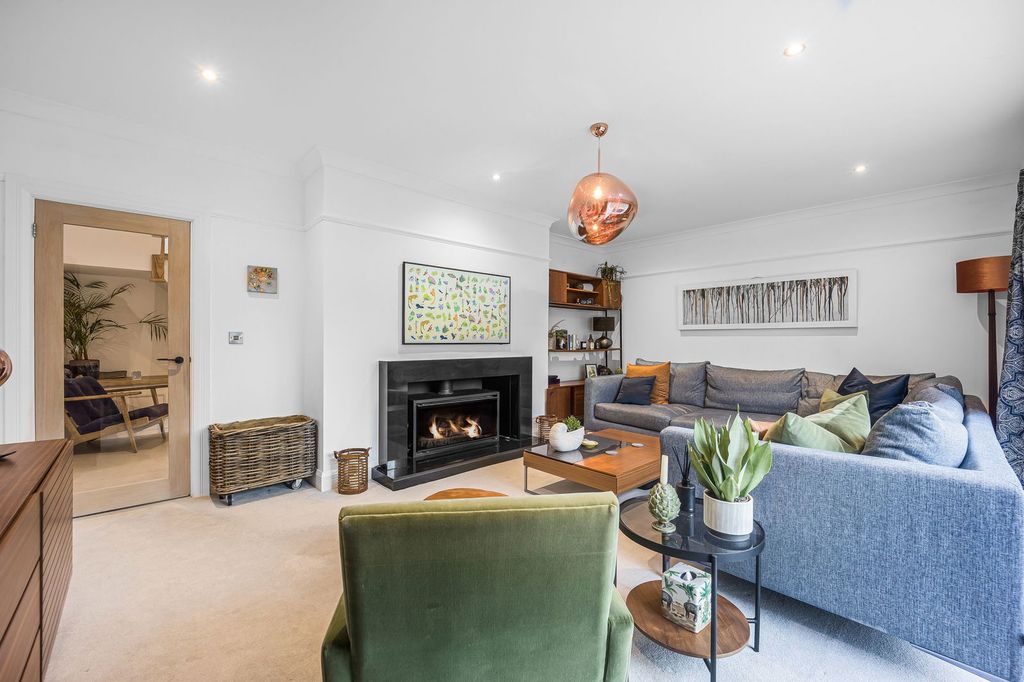 Property photo 3 of 40