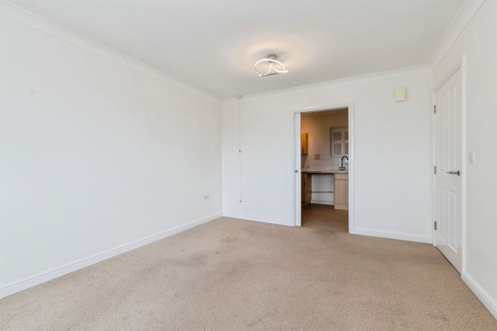 2 bed flat for saleHartfields, Hartlepool TS26 photo 4